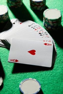 Live dealer dealing cards in keluaranhk Kembang Kempis studio